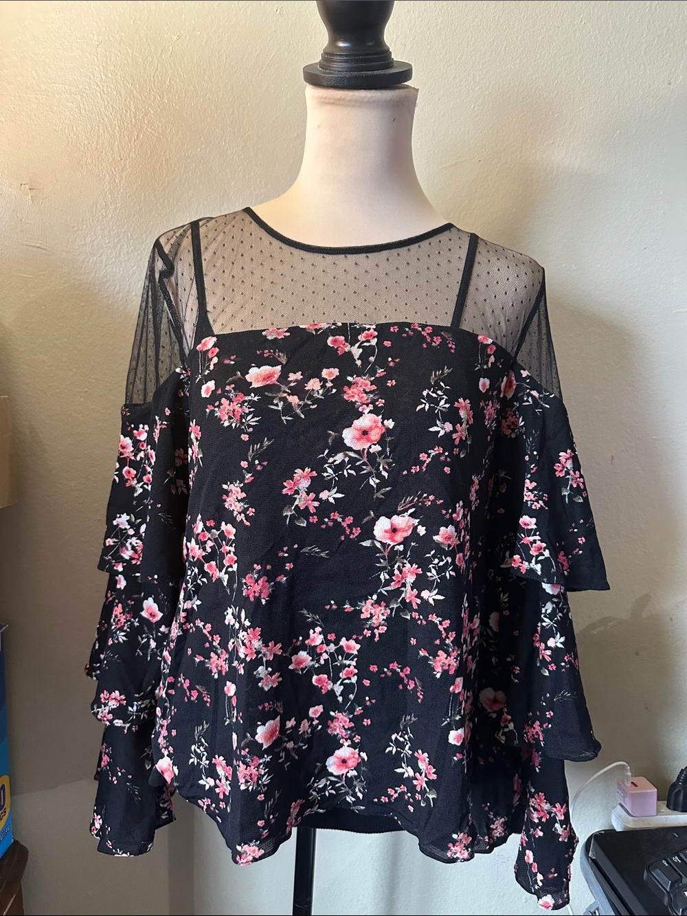 White House Black Market size M black mesh floral pink print tiered sleeves boho